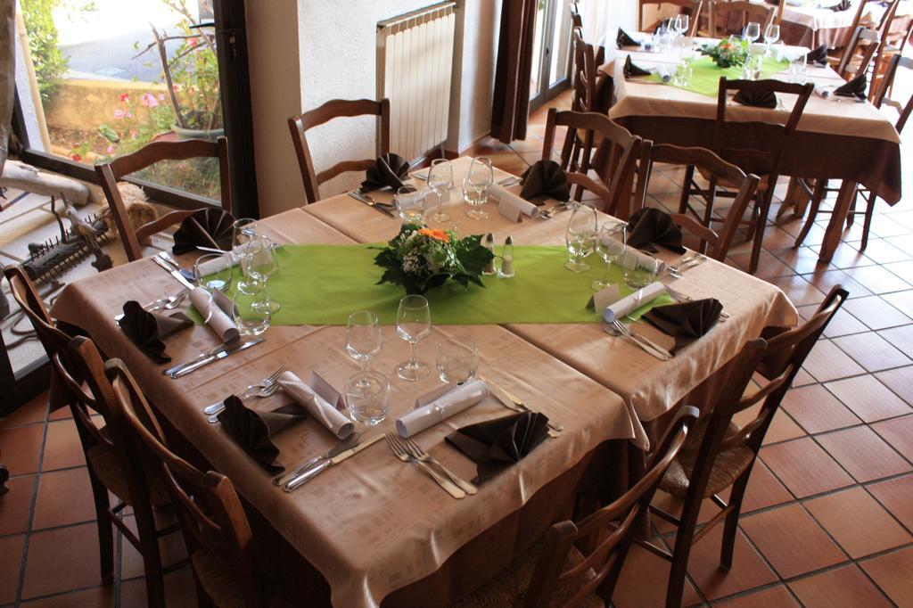 Logis Hotel Restaurant Le Flamant Rose Camargue Albaron Exteriör bild