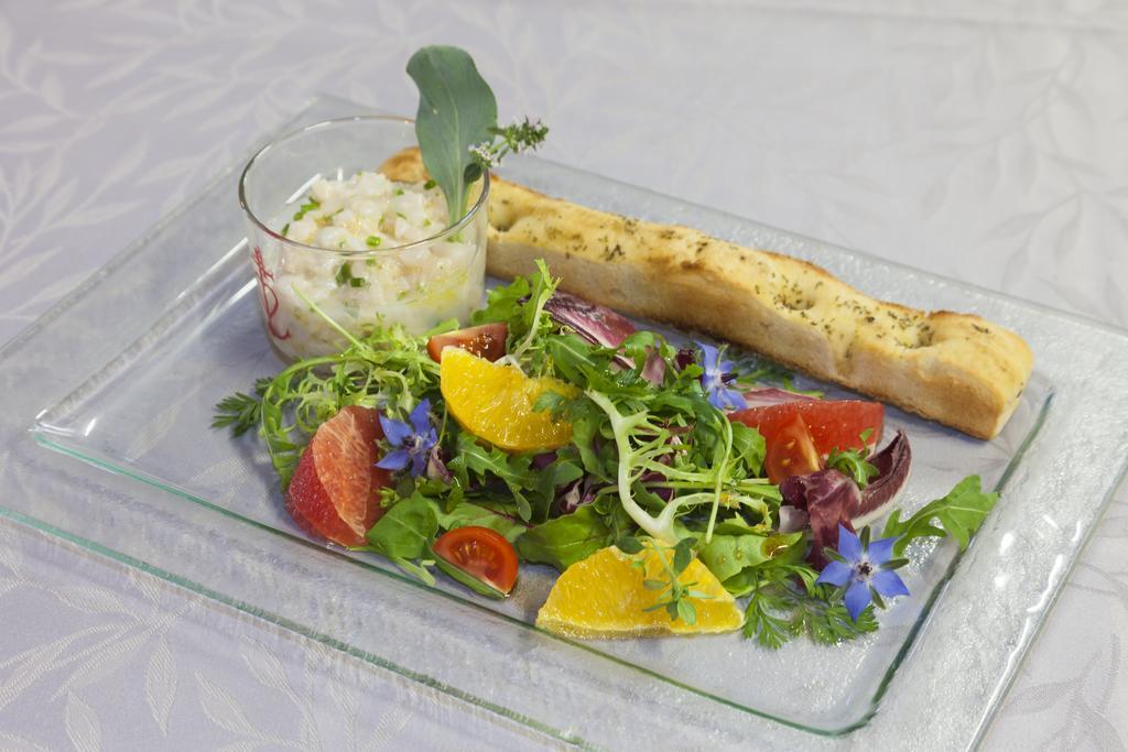 Logis Hotel Restaurant Le Flamant Rose Camargue Albaron Exteriör bild