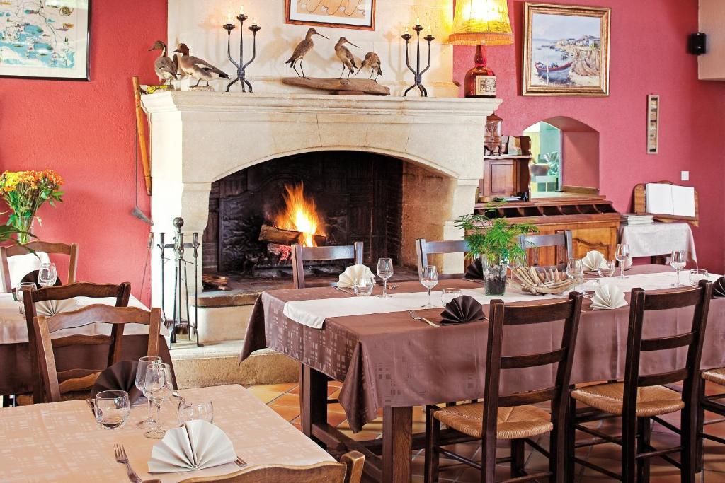 Logis Hotel Restaurant Le Flamant Rose Camargue Albaron Exteriör bild